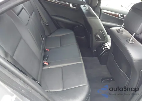 2014 Mercedes-Benz C 250 Sport z USA, uszkodzony, nr VIN WDDGF4HB0EG241233